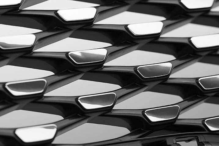 Automotive Exterieur Detailbild Frontblende Metallisierung von Kunststoff