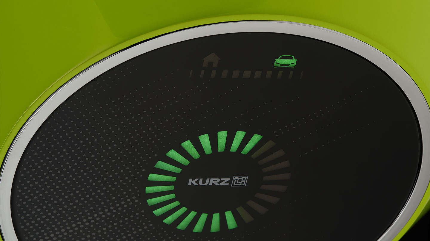 Grüne Wallbox mit schwarzem Display und grün hinterleuchteten Icons