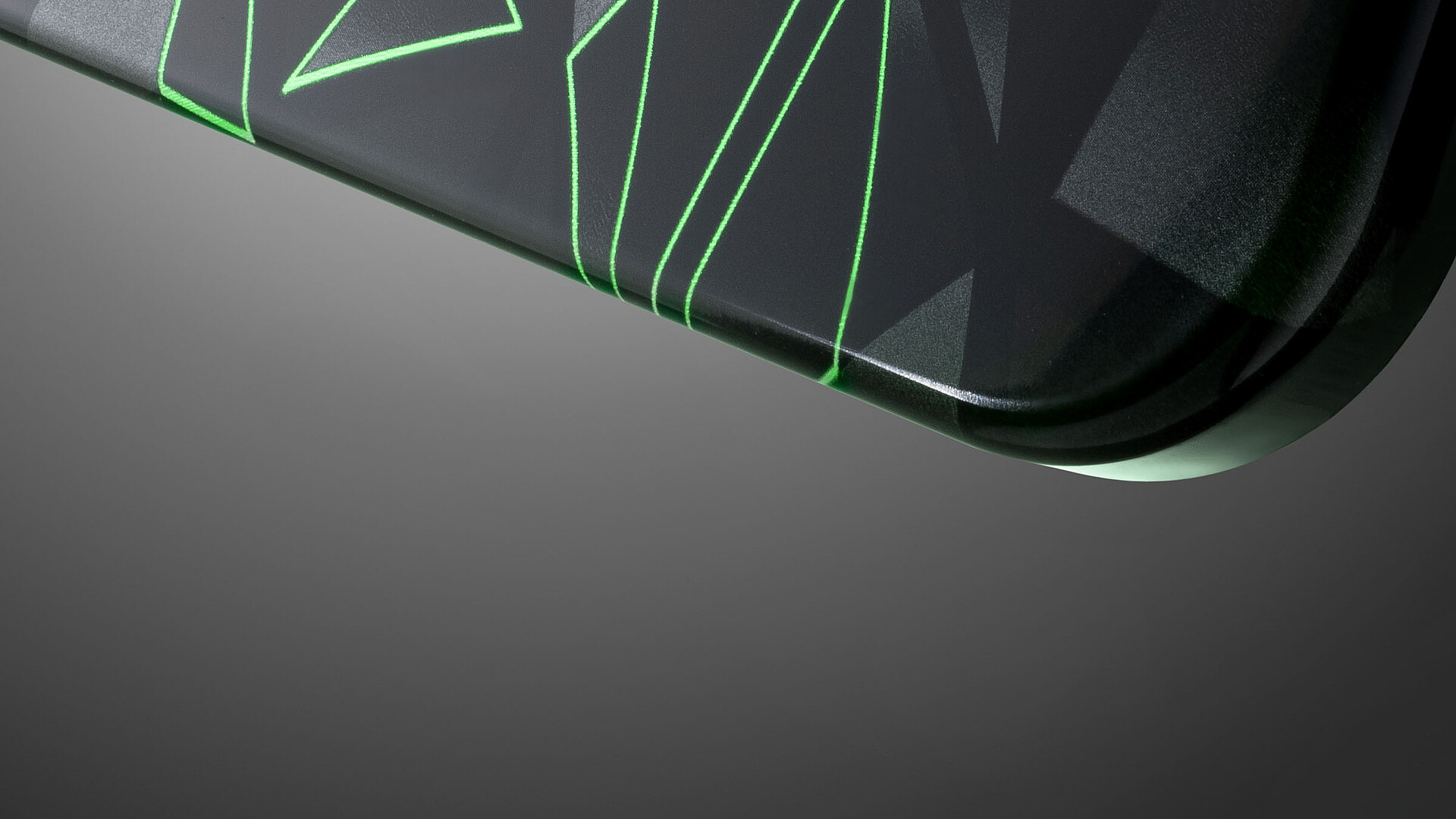Close-up einer Dachkonsole mit grün hinterleuchtetem Design