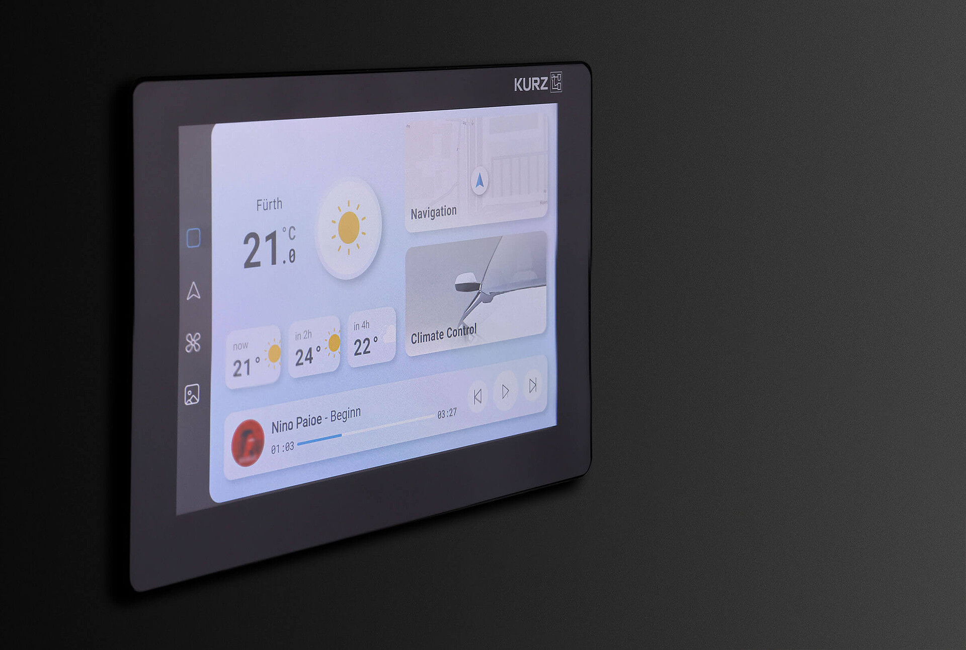 Smart Home Touch-Bedienfeld auf dunklem Hintergrund
